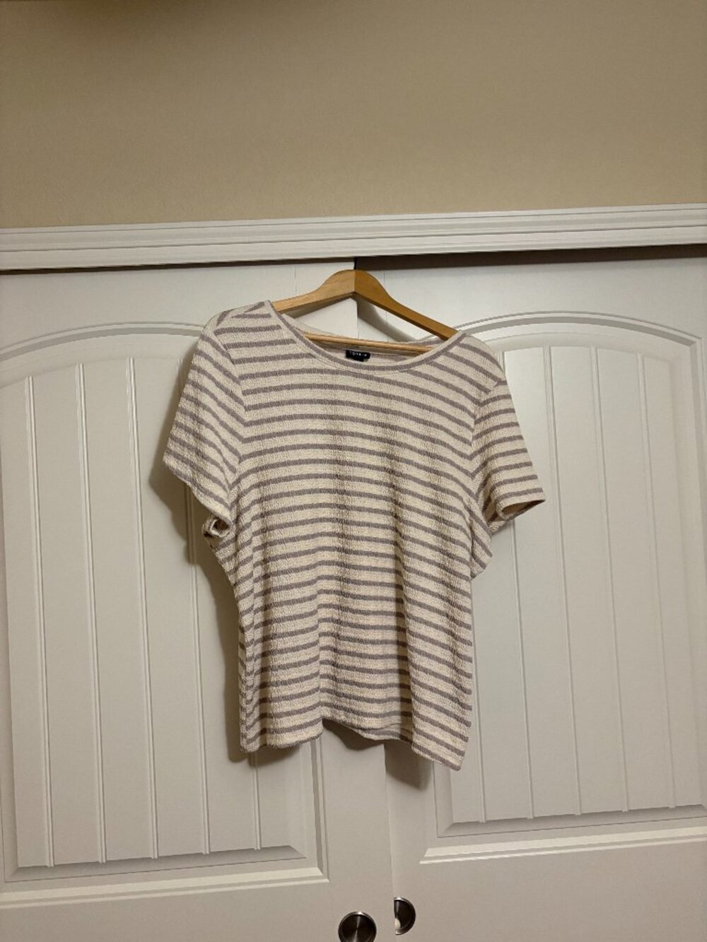 Torrid Textured Crew Neck Tee Torrid Size 3 US Size 3X Cream Purple Short Sleeve